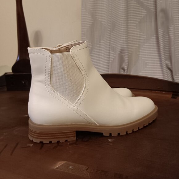 Wonderly White Boots Size 7 - Picture 4 of 5